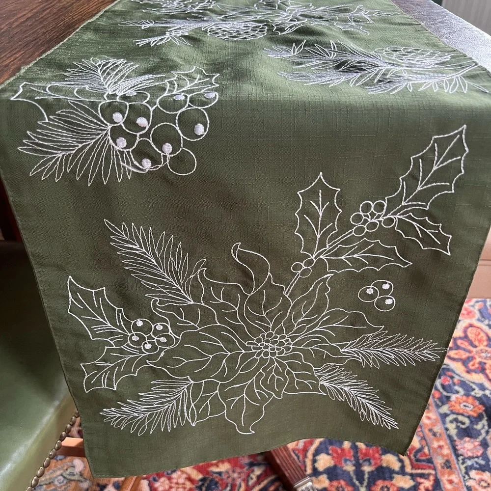 Holiday table runner - Picture 3 of 3